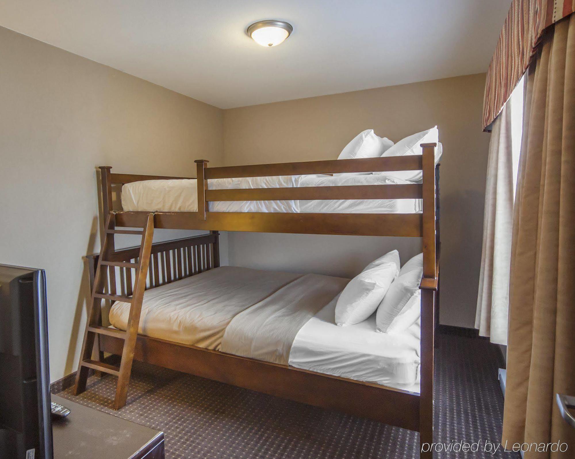Comfort Inn & Suites Sylvan Lake Extérieur photo